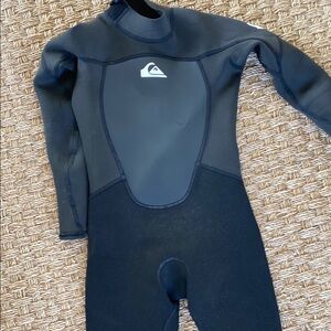 3/2 Quiksilver Black Full-Body Wetsuit
